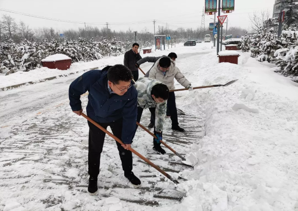 开云手机官方版页面登录入口-开云(中国)
组织全体员工扫雪除冰(图2)