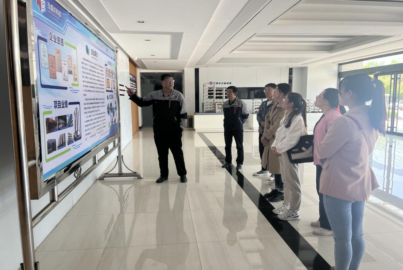 开云手机官方版页面登录入口-开云(中国)
开展新员工入职培训(图3)